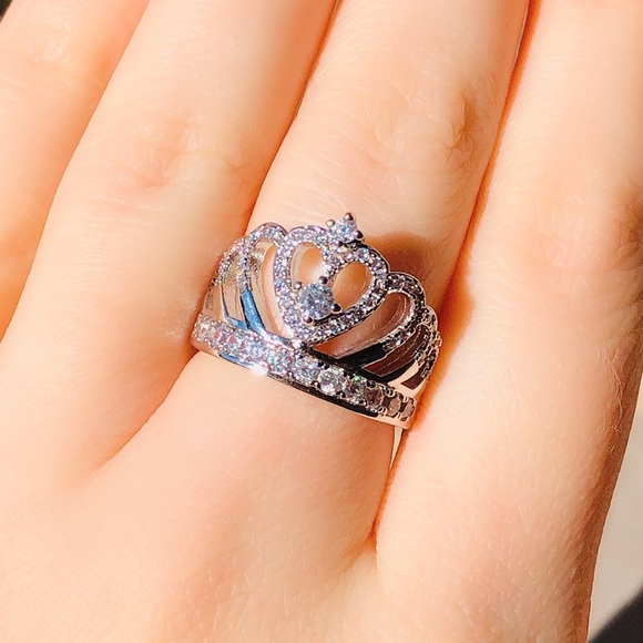 Jewelry - 925 Sterling silver white sapphire crown
